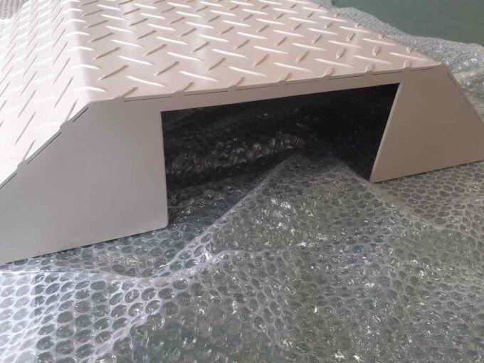 塗装縞鋼板スロープ